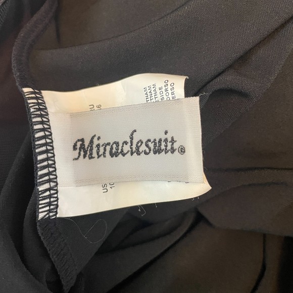 MIRACLESUIT ROCK SOLID MARINA UNDERWIRE TANKINI TOP IN BLACK SIZE 10 - Picture 11 of 13